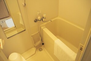 Quarto duplo, 2 camas de casal, para não fumantes | Banheiro | Chuveiro/banheira combinados, banheira de imersão