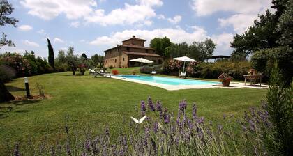 Archipettoli - a historical manor house with stunning panoramic views