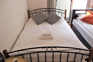 Free WiFi, bed sheets - City Street Inn 304 PH280 (Osaka)