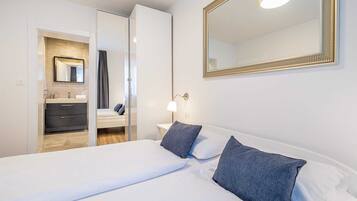 2 bedrooms, in-room safe, WiFi, bed sheets