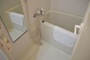 Basic-Zweibettzimmer, 2 Doppelbetten, Nichtraucher | Komfortbadewanne