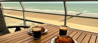 Panoramic sea view | Balcony | Waterfront | Pedestrian promenade | Westende | 2p