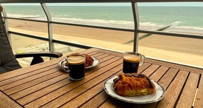 Panoramic sea view | Balcony | Waterfront | Pedestrian promenade | Westende | 2p