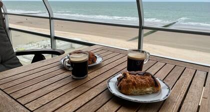 Panoramic sea view | Balcony | Waterfront | Pedestrian promenade | Westende | 2p