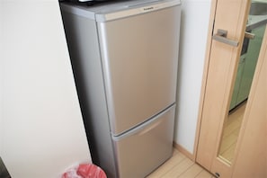 Twin Room | Mini-refrigerator