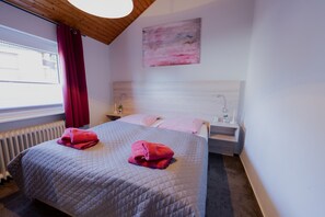 2 chambres, fer et planche à repasser, lit parapluie, Wi-Fi gratuit