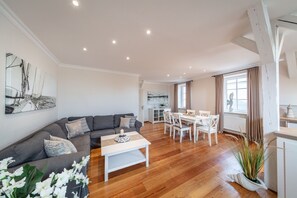 Télévision, lecteur de DVD, chaîne hi-fi