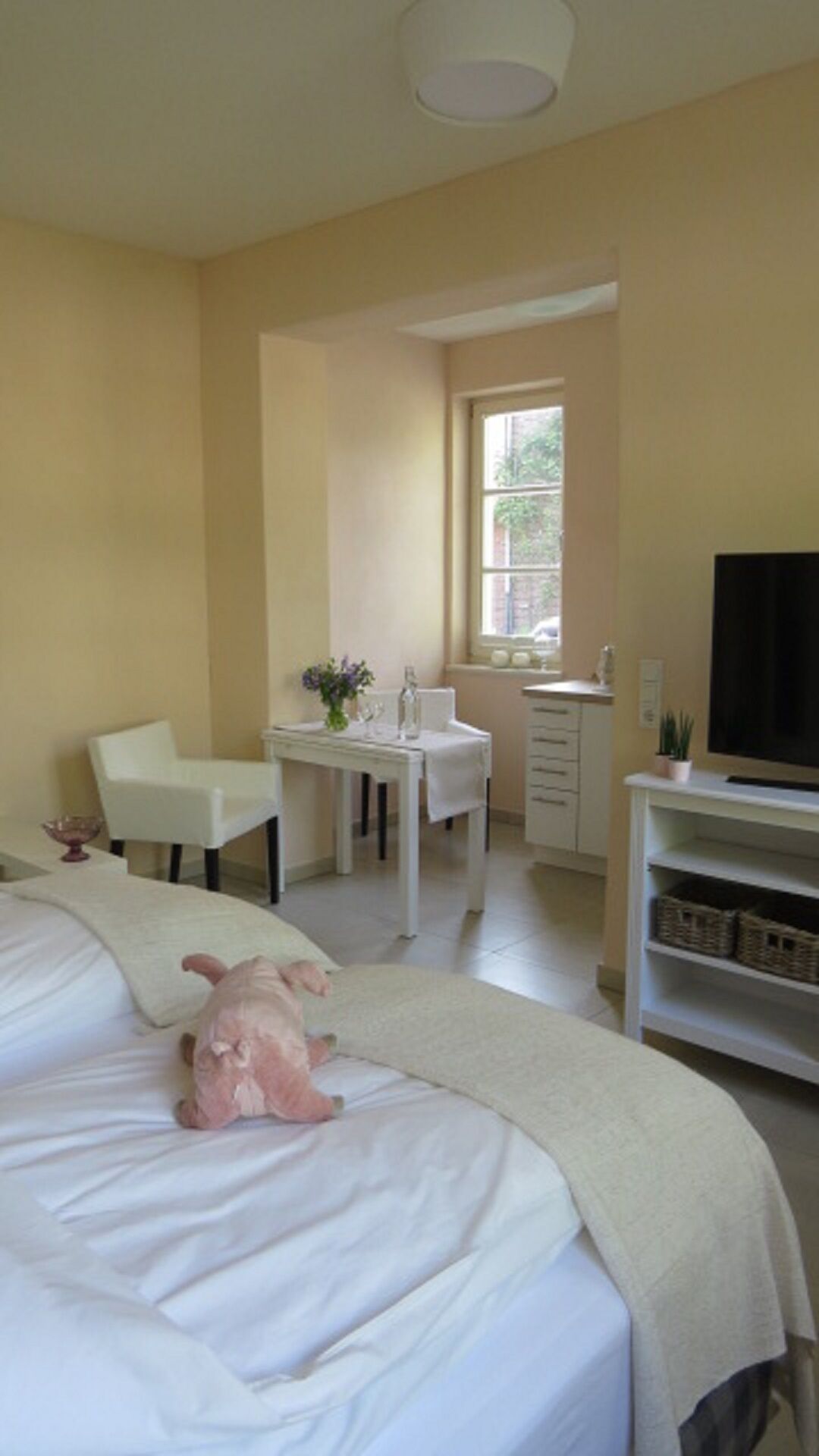 Central in the beautiful old town of Jever, studio apartment.