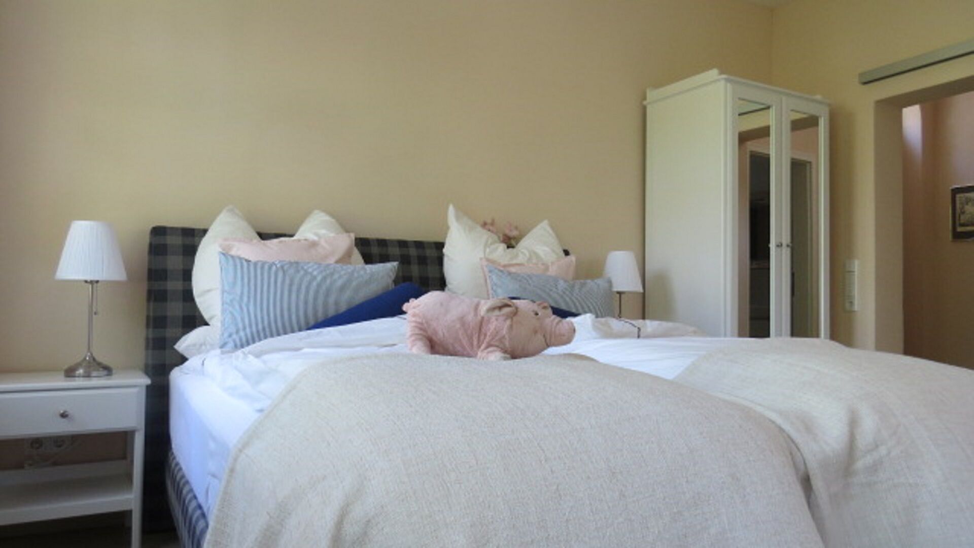 Central in the beautiful old town of Jever, studio apartment.