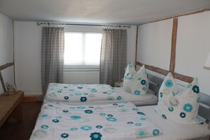 3 Schlafzimmer, Reisekinderbett, kostenloses WLAN, Bettwäsche