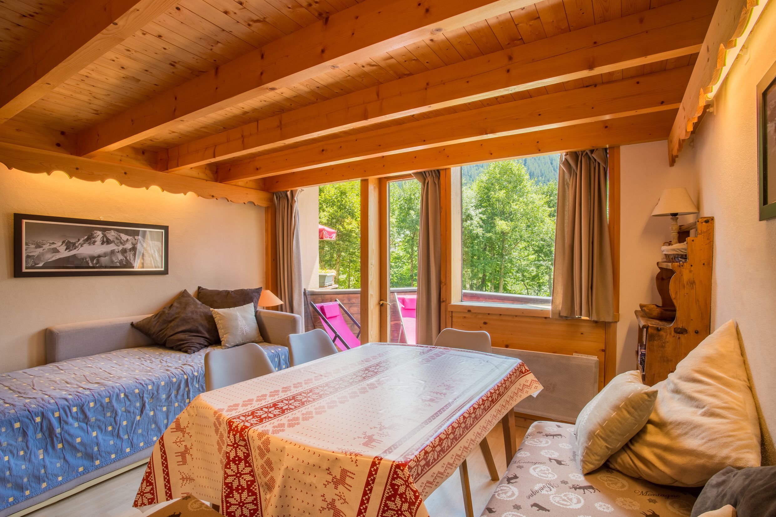 Coin Salle à Manger,
vue sur le jardin