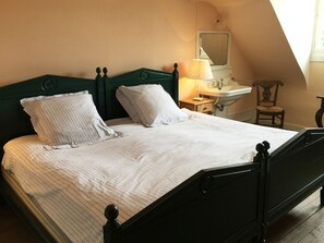 7 bedrooms, iron/ironing board, travel cot, free WiFi - Nibam 10 to 22 people swimming pool, jacuzzi (optional) (Fourdrain)