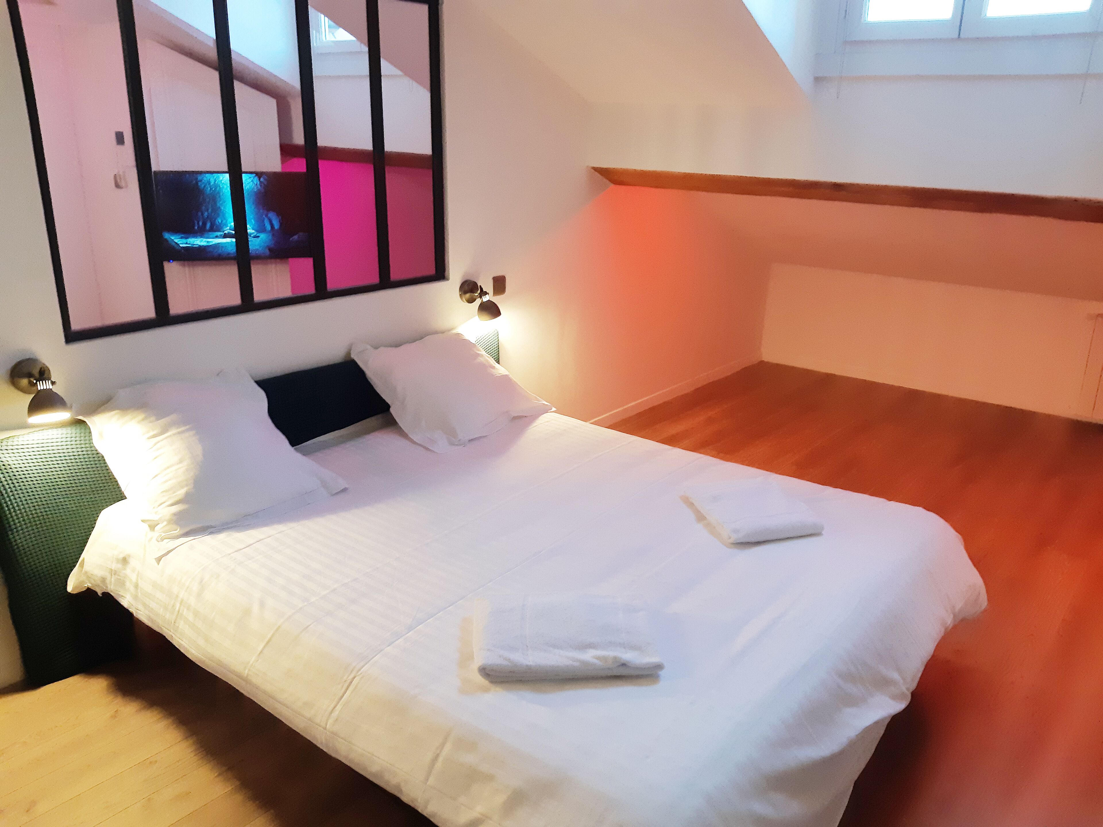 CHARMING APARTMENT CLOSE TO LAFAYETTE BRIDGE FOR 4 PEOPLE