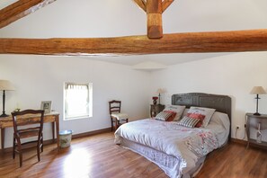 1 chambre, bureau, fer et planche à repasser, Wi-Fi