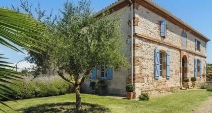L'OUSTAL D'ADELE 3-STAR FURNISHED APARTMENT - SWIMMING POOL NEAR MOISSAC AND CANAL DU MIDI