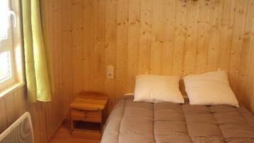 2 bedrooms, travel cot, WiFi