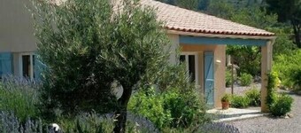 Villa with private heated pool , in the vineyard, 25 km away from the sea