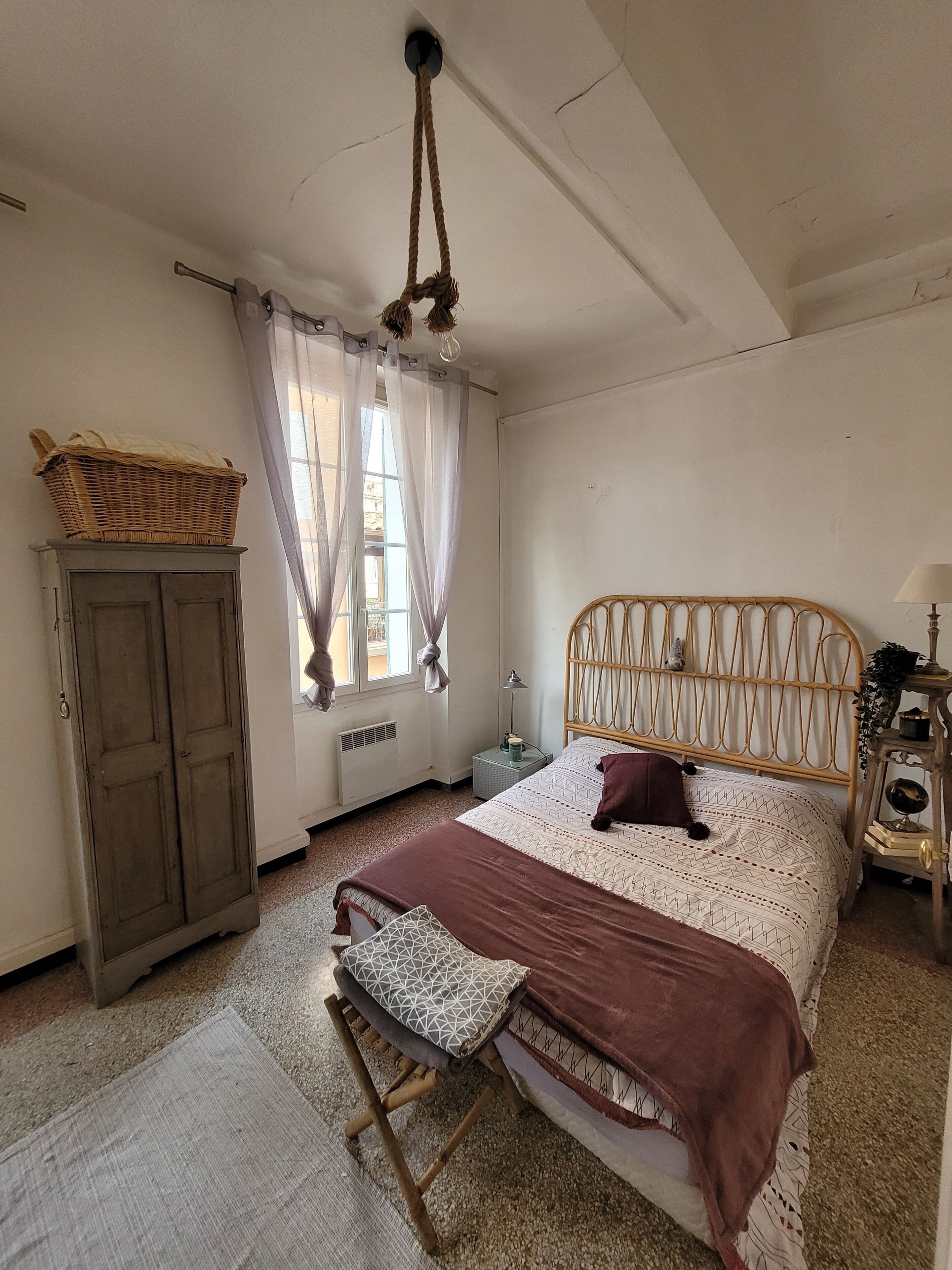 1 slaapkamer, een strijkplank/strijkijzer, gratis wifi, beddengoed