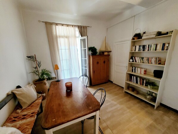 Interior - T2 apartment with south-facing terrace (Cotignac)