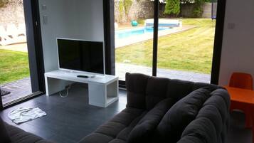 Télévision, jeux vidéo, chaîne hi-fi