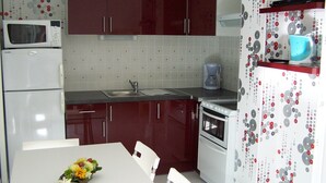 A compact kitchen with a microwave, sink, and stove. -  STUDIO SEASIDE 30 METERS FROM THE EXPOSURE DUE SOUTH BEACH  (Courseulles-Sur-Mer)