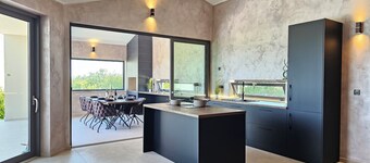 Stylish villa *****, heated pool, 2 km from the sea