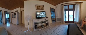 Tv, dvd-afspiller, bøger, stereoanlæg