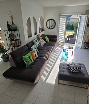 Téléviseur connecté, foyer, livres