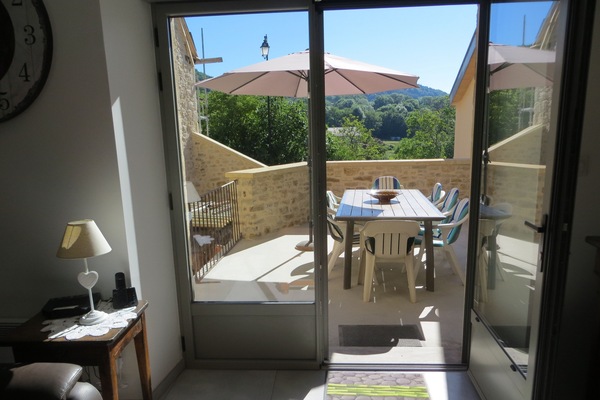La terrase vue du salon TV