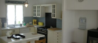 Charming house near the beach, detached, not overlooked, WIFI.