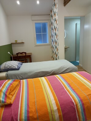 3 chambres, fer et planche à repasser, lit parapluie, Wi-Fi gratuit