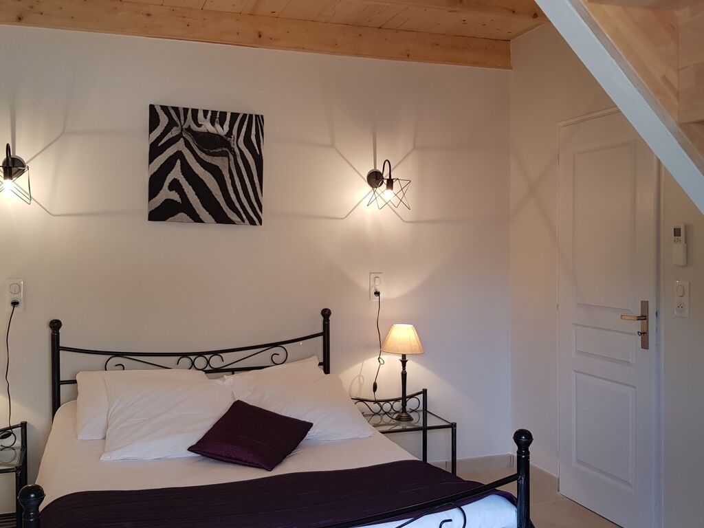 3 chambres, fer et planche à repasser, Wi-Fi, draps fournis