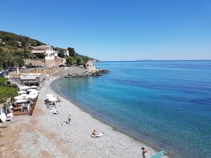 Sun-loungers - Apartment in house with swimming pool between sea and mountains (san-martino-di-lota)
