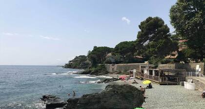 Apartment in house with swimming pool between sea and mountains