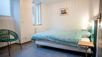 1 dormitorio, tabla de planchar con plancha, wifi gratis y ropa de cama