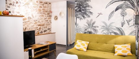 Télévision, lecteur de DVD, chaîne hi-fi