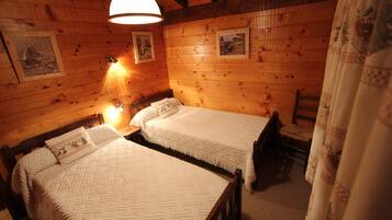 4 habitaciones, tabla de planchar con plancha, wifi y ropa de cama