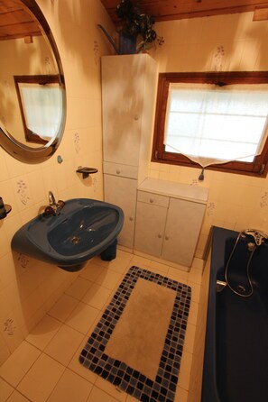 Sèche-cheveux, serviettes fournies