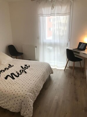 2 chambres, bureau, fer et planche à repasser, Wi-Fi gratuit