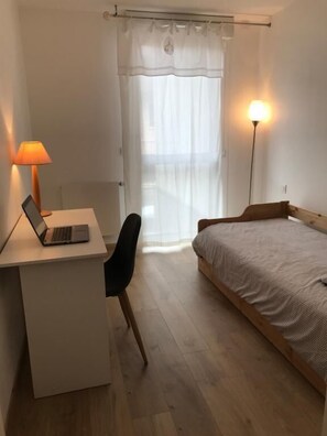 2 chambres, bureau, fer et planche à repasser, Wi-Fi gratuit