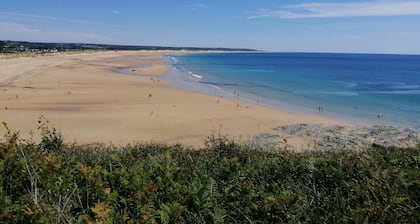 LA MAISON DE LA PLAGE located 250 metres from the beach and 1 km from the shops