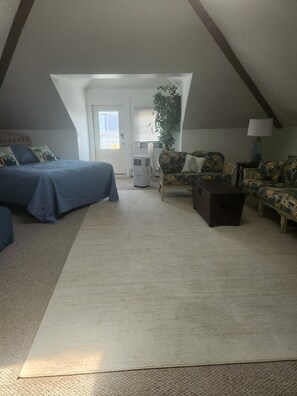 5 bedrooms, iron/ironing board, WiFi