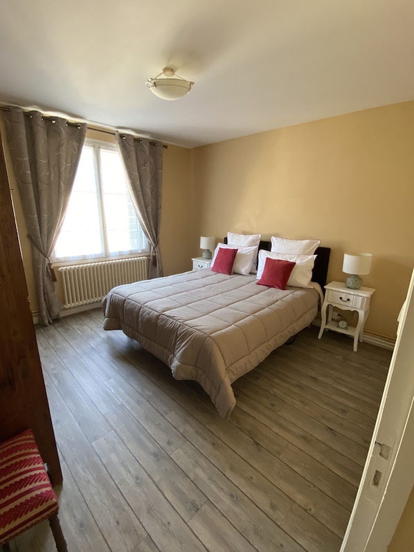 2 bedrooms, iron/ironing board, travel cot, WiFi