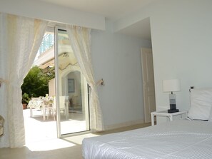 4 chambres, fer et planche à repasser