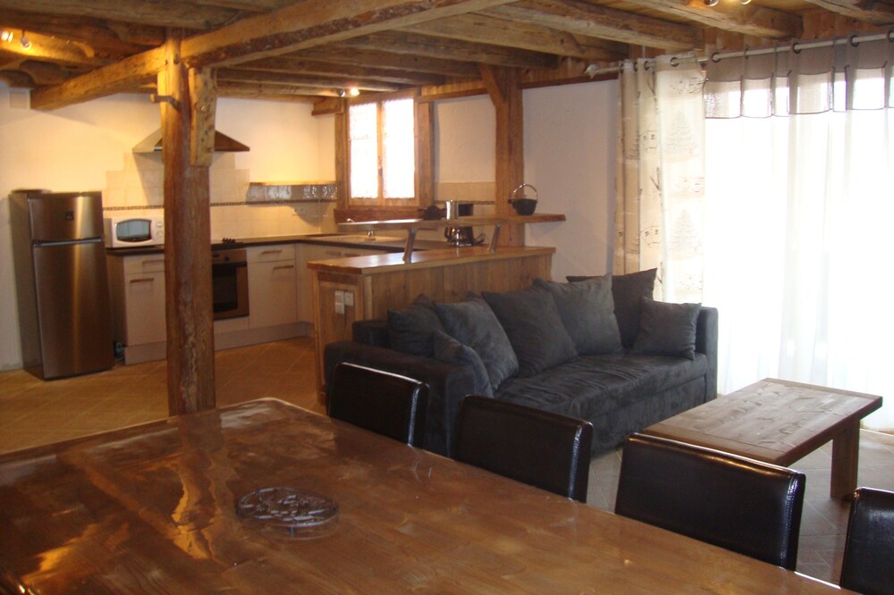 Charming apartment in renovated farmhouse, 100m2 GRAND MASSIF LES CARROZ