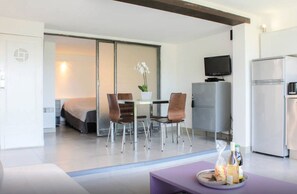 1 chambre, fer et planche Ă repasser, Wi-Fi gratuit, draps fournis