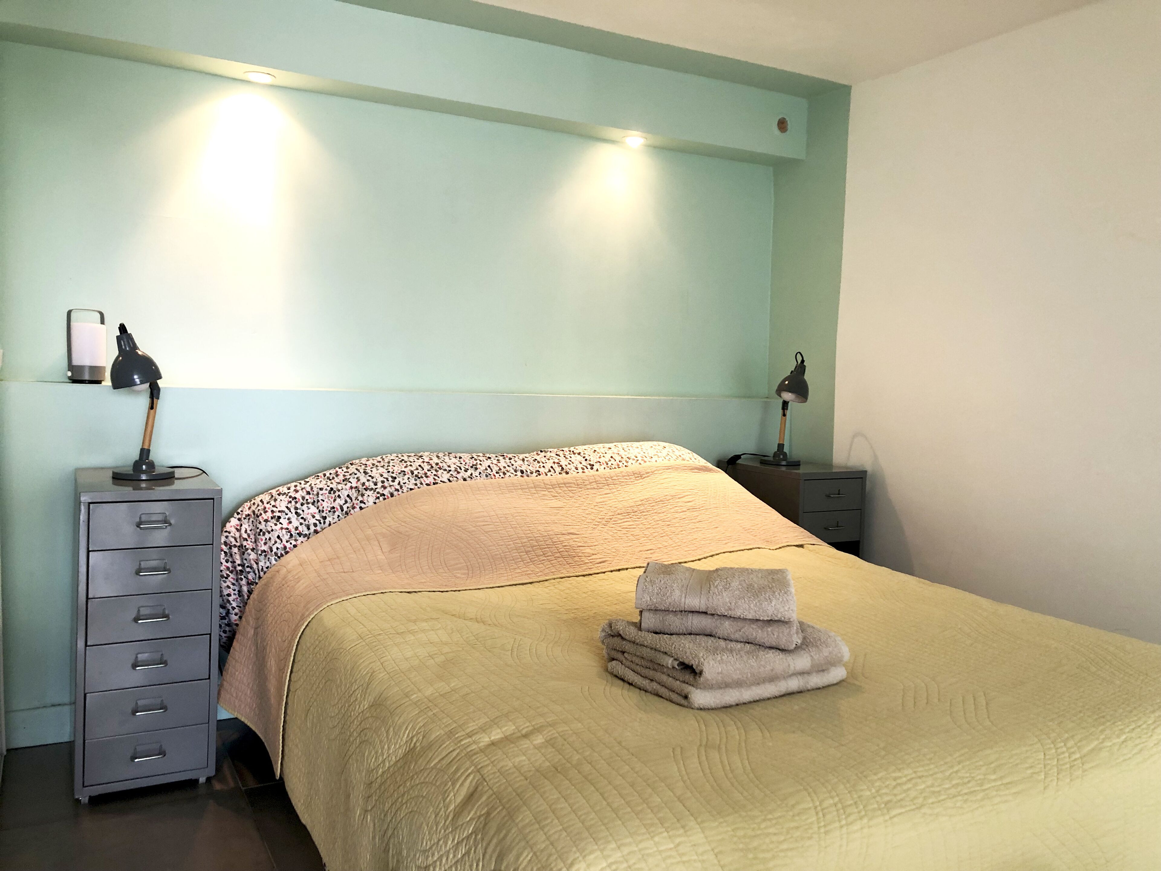 Cassis Large studio, Terrace, village and beach on foot, private parking in Provence