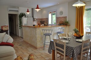 Dining - Quiet bungalow - private heated pool 5 mins from SARLAT  (SARLAT)