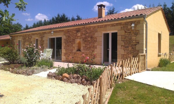 Exterior - Quiet bungalow - private heated pool 5 mins from SARLAT  (SARLAT)