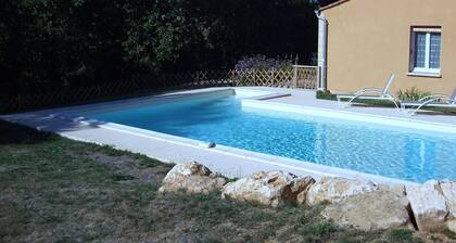 Bungalow tranquilo - piscina privada climatizada a 5 minutos de SARLAT